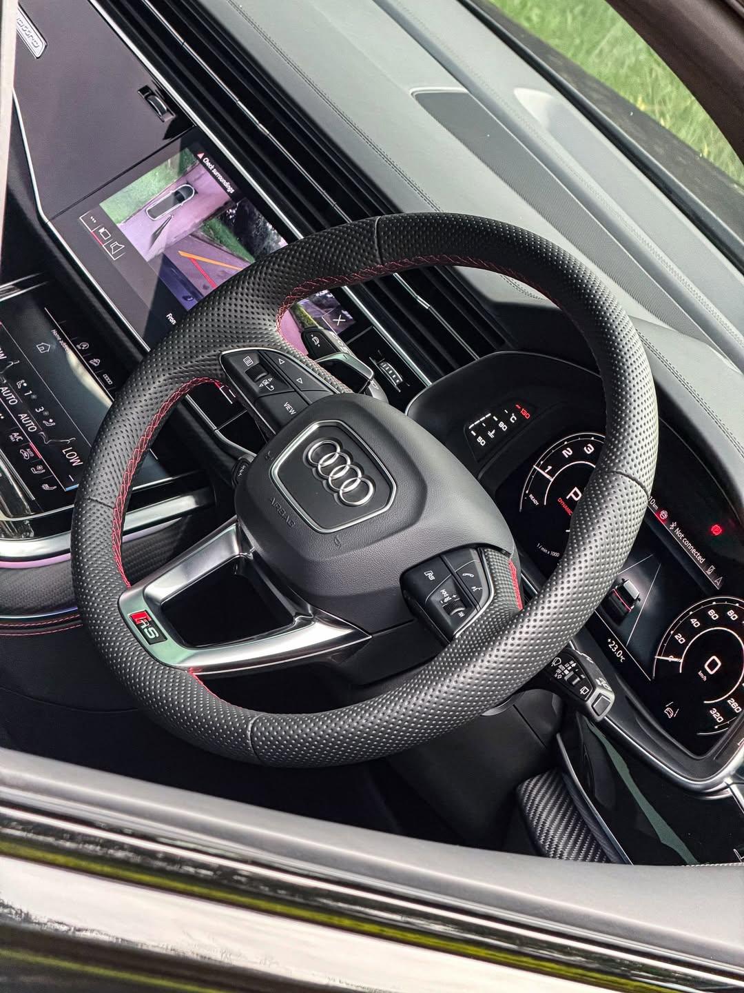 2023 Audi RS Q8 interior photo 1